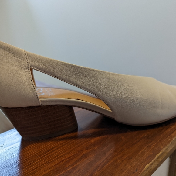 EOS Cream Leather Point Toe Shoes Size 40 / 9 - Picture 6 of 7